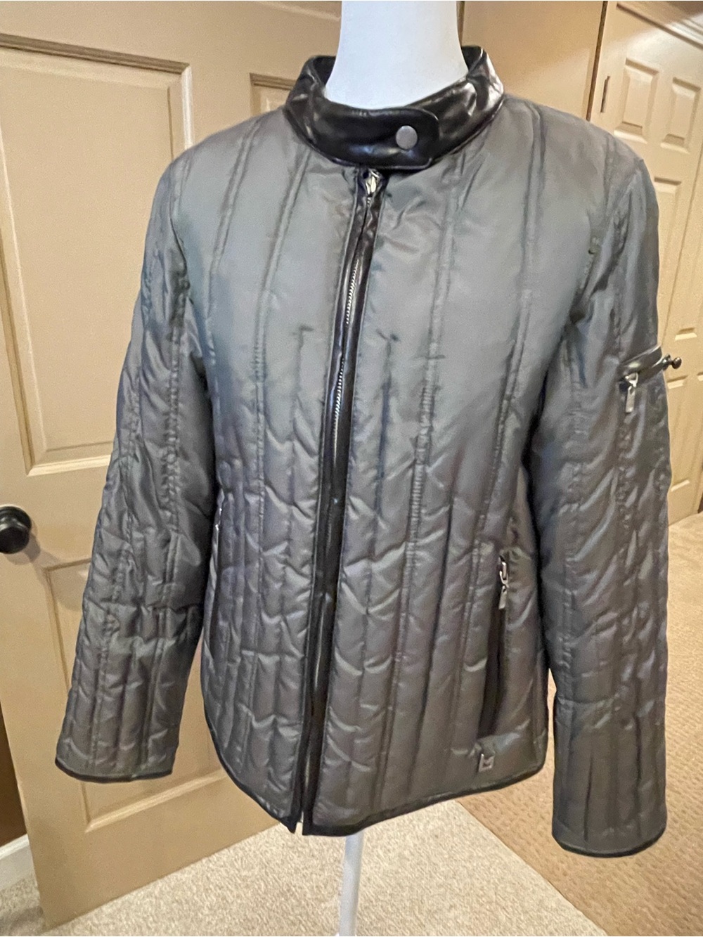 MICHAEL Michael Kors Quilted Gray Puffer Jacket with Leather Trim